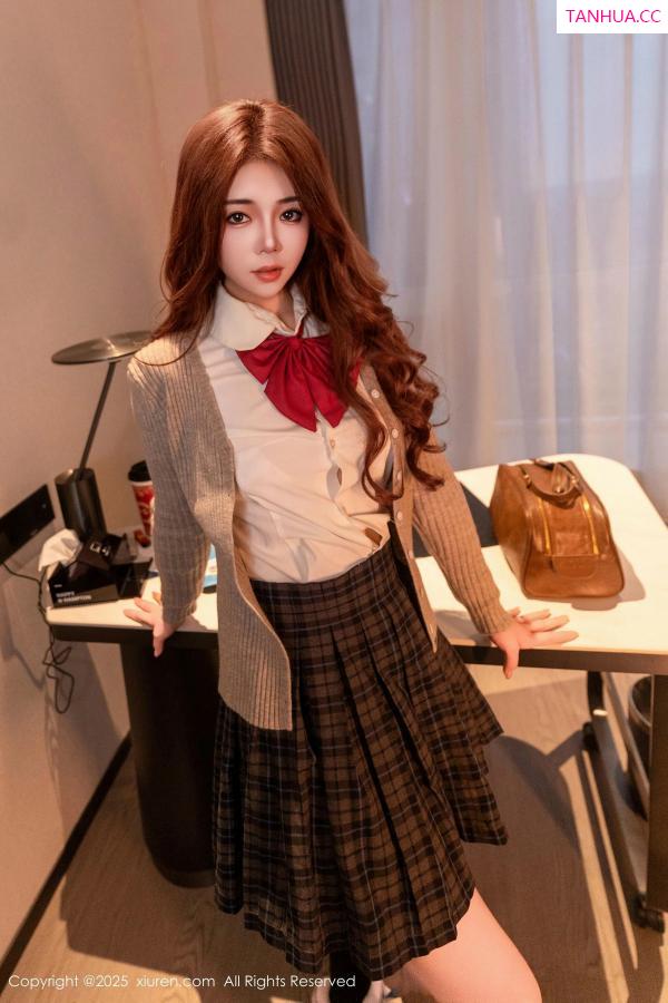   [XiuRen]高清写真图 2025.03.06 No.9974 沐娜娜 黑丝美腿第26张图片